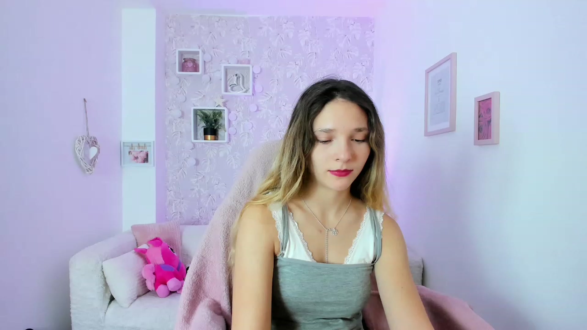 Gallery image thumbnail from Riley_Cutie's myfreecams stream on, 12/20/2022, 09:43 image 15 of 20