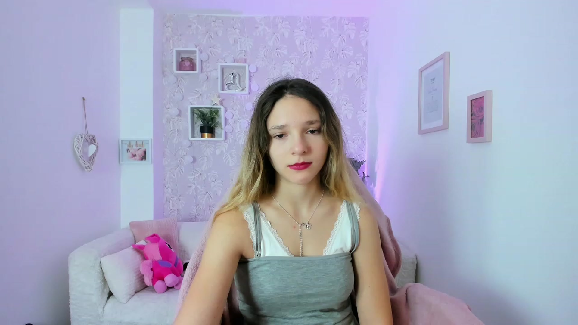 Gallery image thumbnail from Riley_Cutie's myfreecams stream on, 12/20/2022, 09:43 image 18 of 20