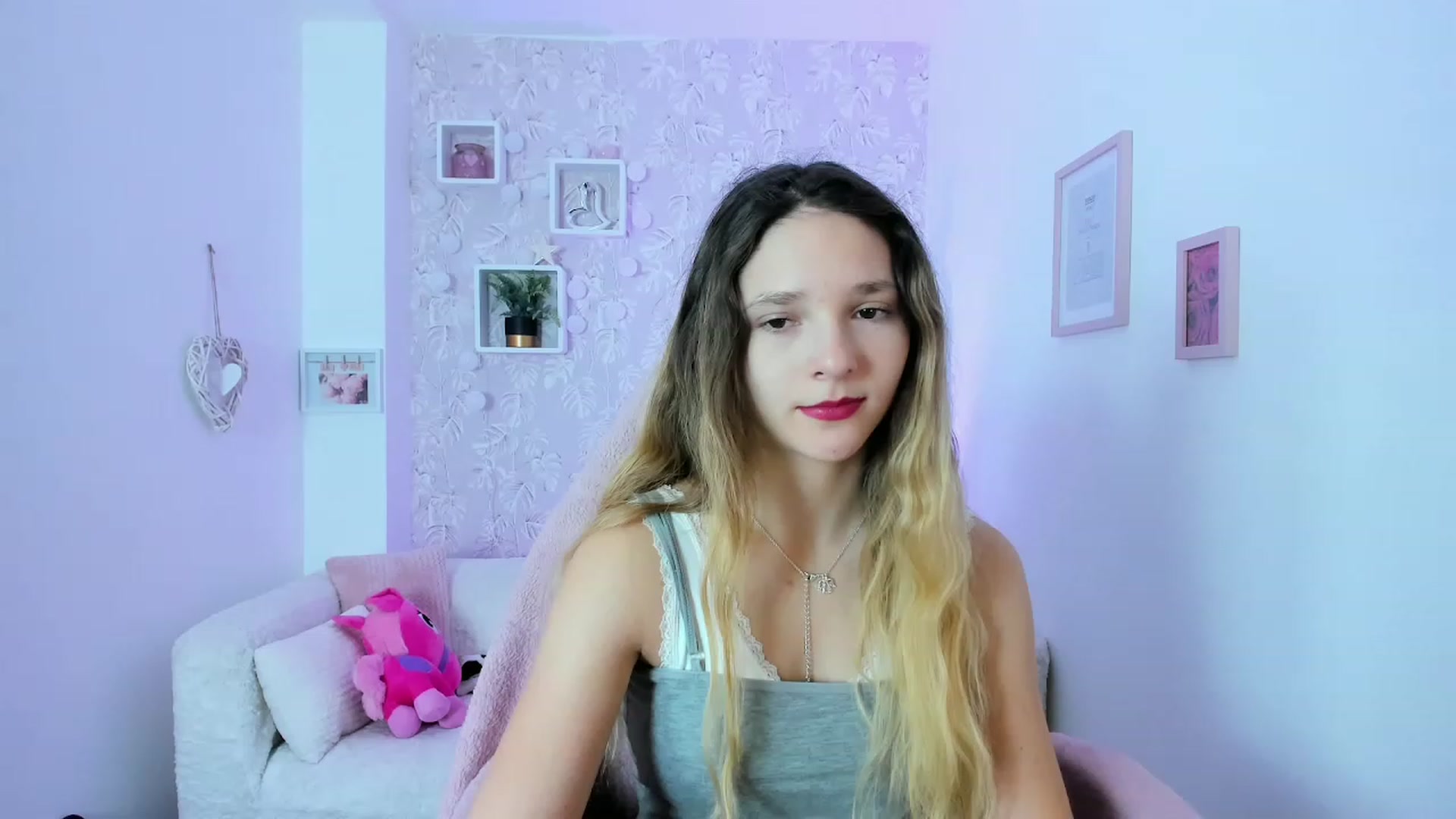 Gallery image thumbnail from Riley_Cutie's myfreecams stream on, 12/20/2022, 09:43 image 4 of 20