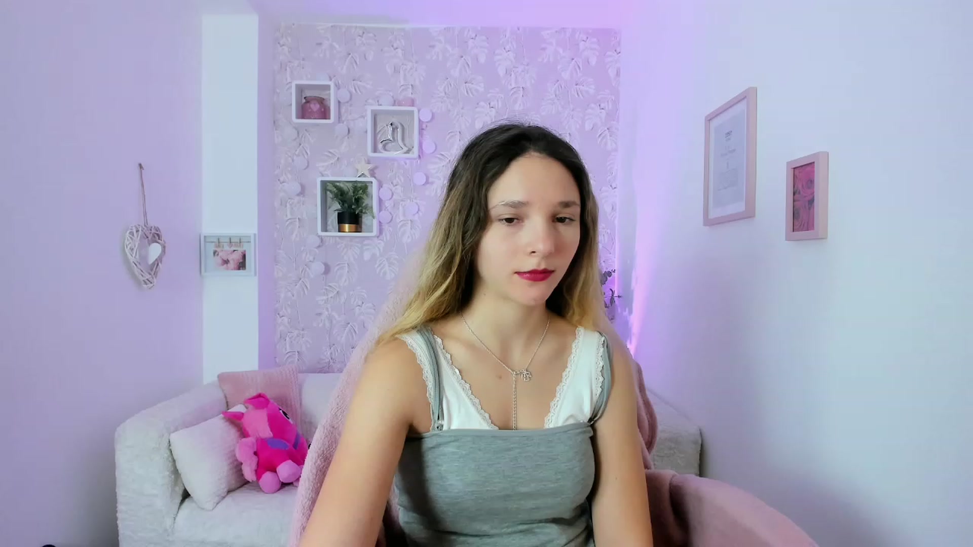 Gallery image thumbnail from Riley_Cutie's myfreecams stream on, 12/20/2022, 09:43 image 12 of 20