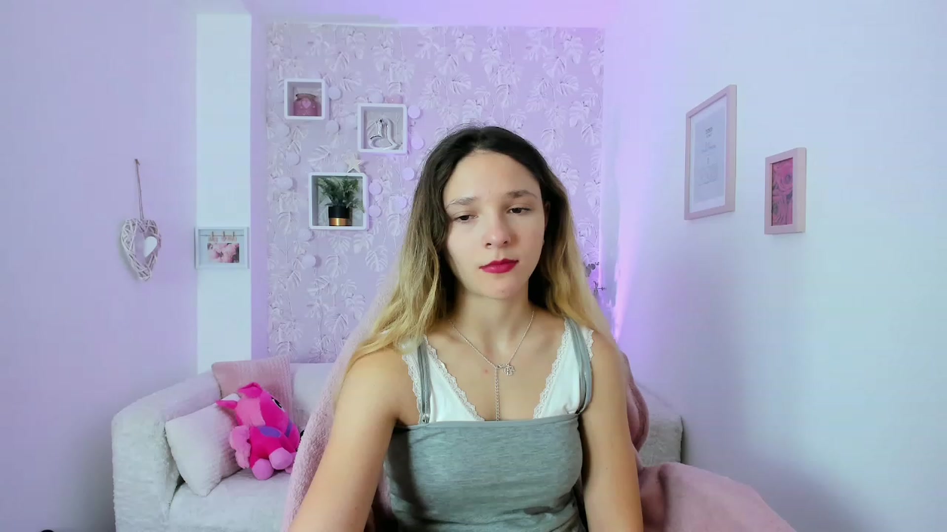 Gallery image thumbnail from Riley_Cutie's myfreecams stream on, 12/20/2022, 09:43 image 20 of 20