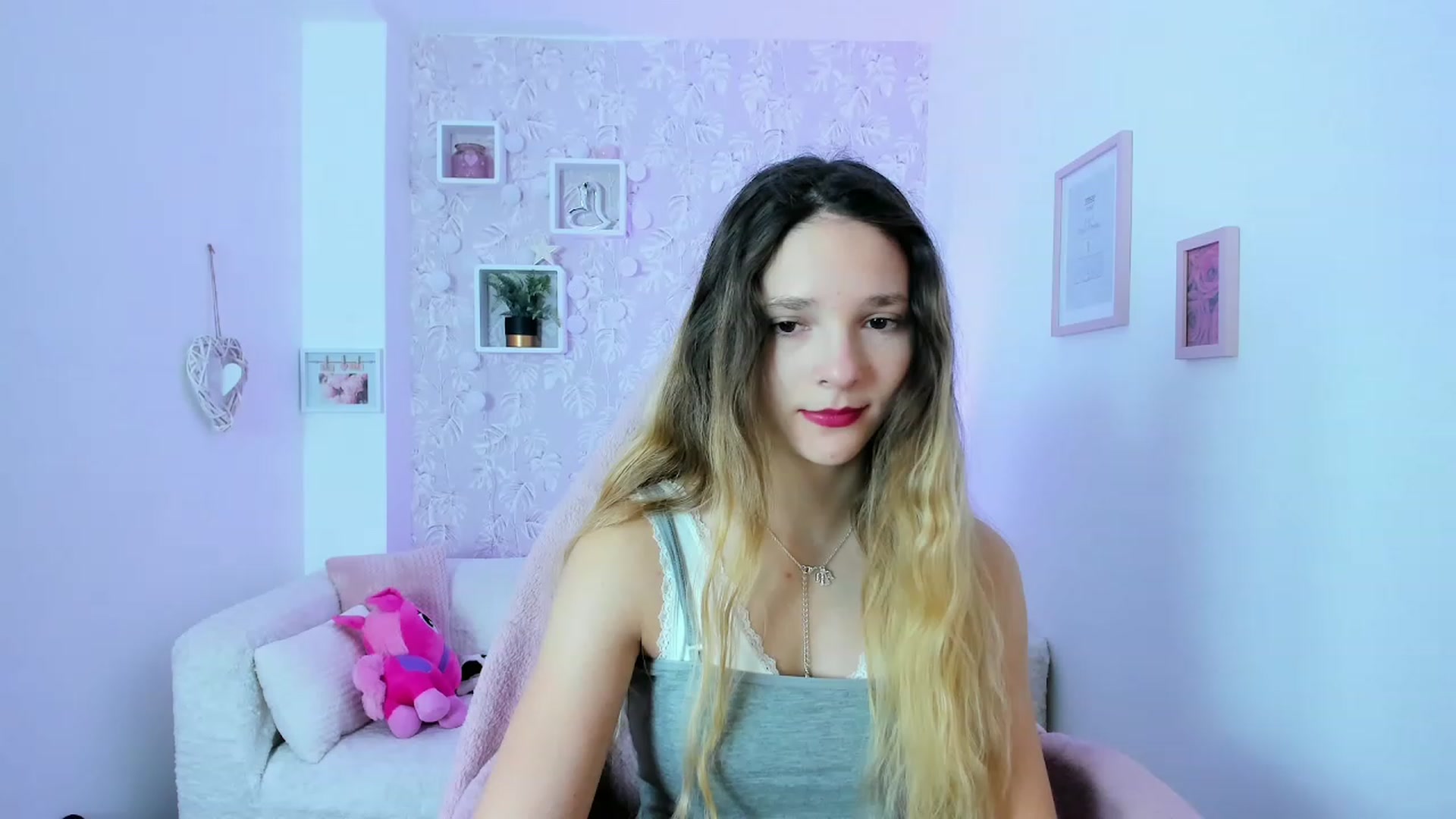 Gallery image thumbnail from Riley_Cutie's myfreecams stream on, 12/20/2022, 09:43 image 3 of 20