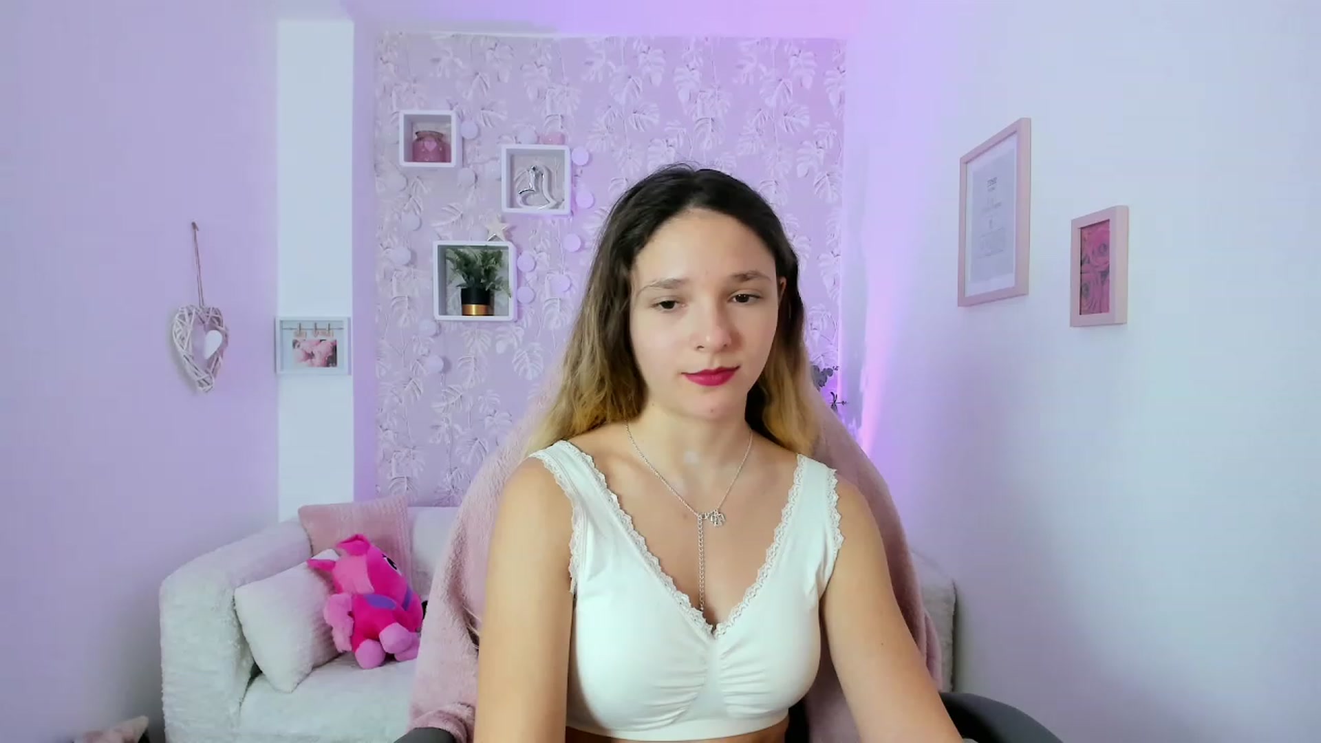 Gallery image thumbnail from Riley_Cutie's myfreecams stream on, 12/20/2022, 13:10 image 9 of 20