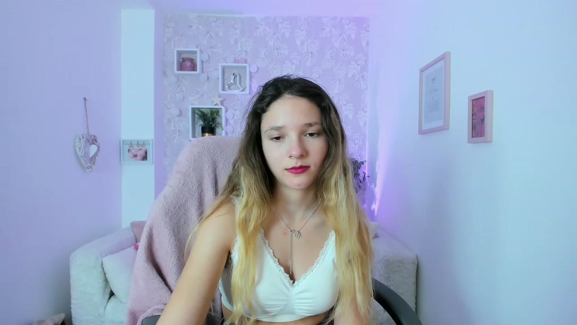 Gallery image thumbnail from Riley_Cutie's myfreecams stream on, 12/20/2022, 13:10 image 13 of 20