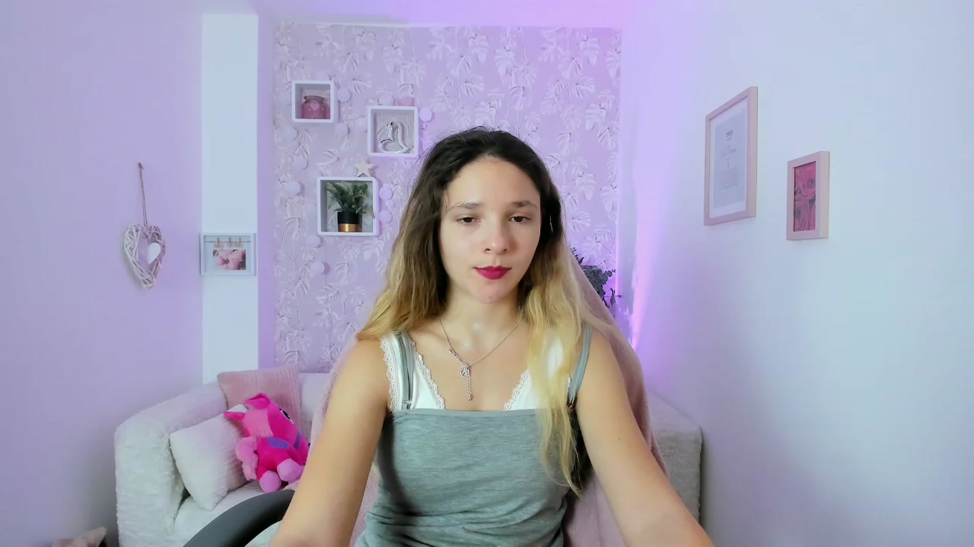 Gallery image thumbnail from Riley_Cutie's myfreecams stream on, 12/20/2022, 13:10 image 3 of 20