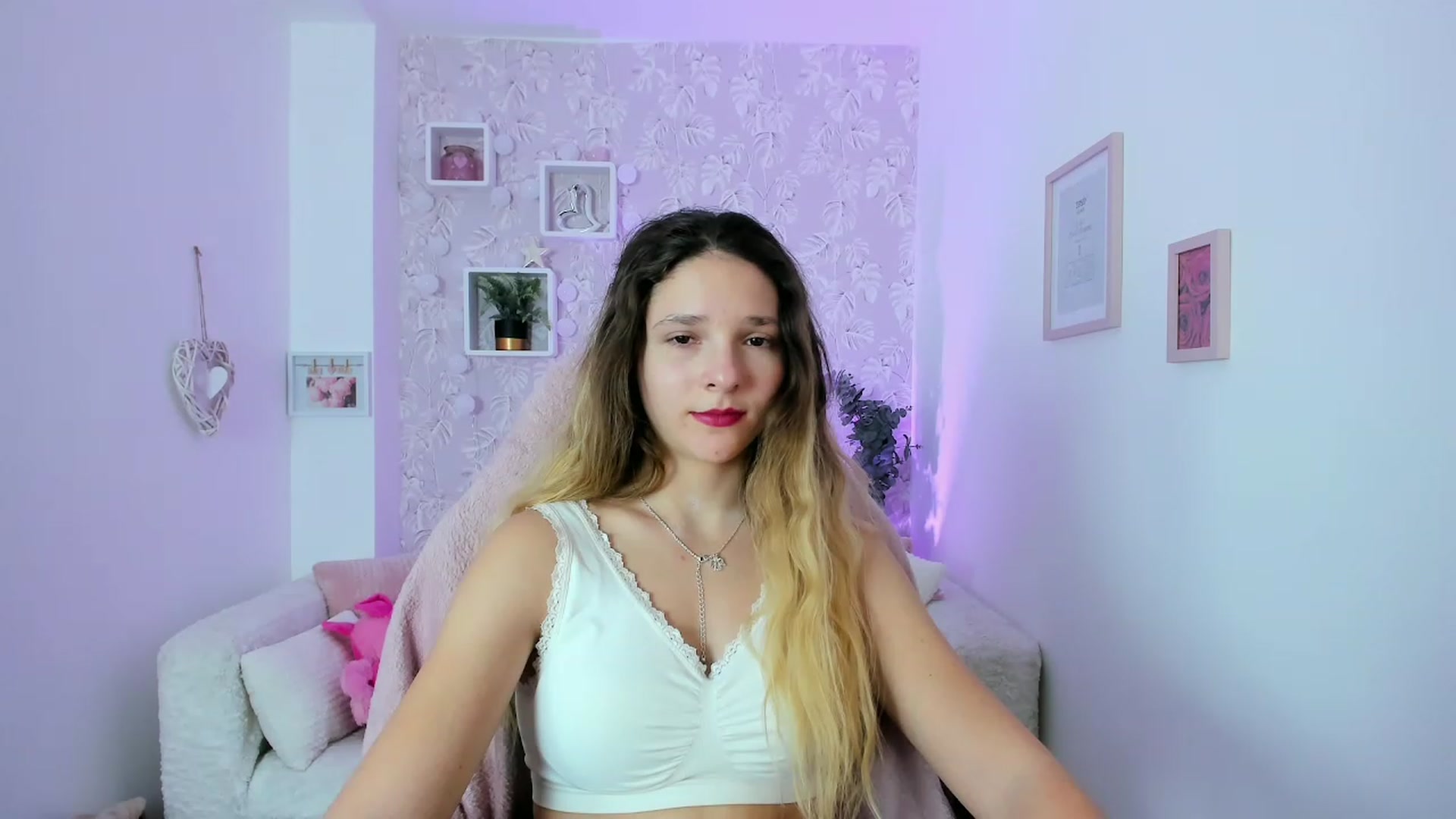 Gallery image thumbnail from Riley_Cutie's myfreecams stream on, 12/20/2022, 13:10 image 20 of 20