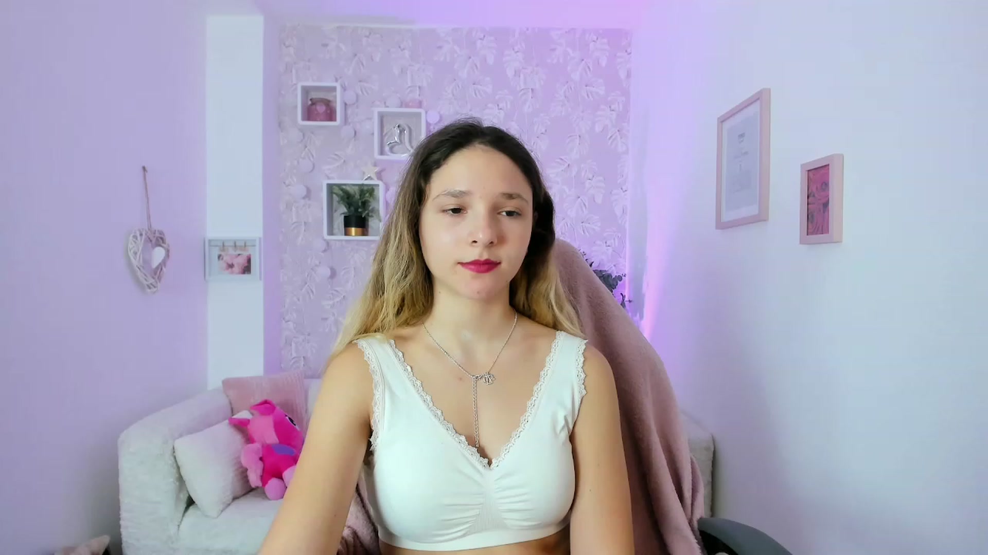 Gallery image thumbnail from Riley_Cutie's myfreecams stream on, 12/20/2022, 13:10 image 8 of 20