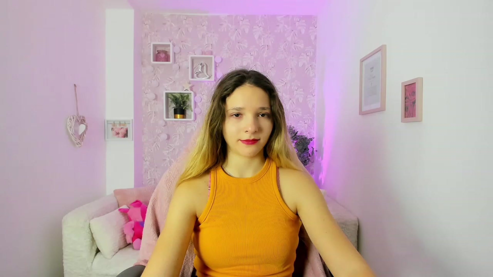 Gallery image thumbnail from Riley_Cutie's myfreecams stream on, 12/21/2022, 09:44 image 9 of 20