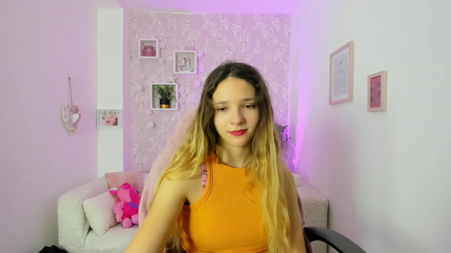 Gallery image thumbnail from Riley_Cutie's myfreecams stream on, 12/21/2022, 12:56 image 5 of 20