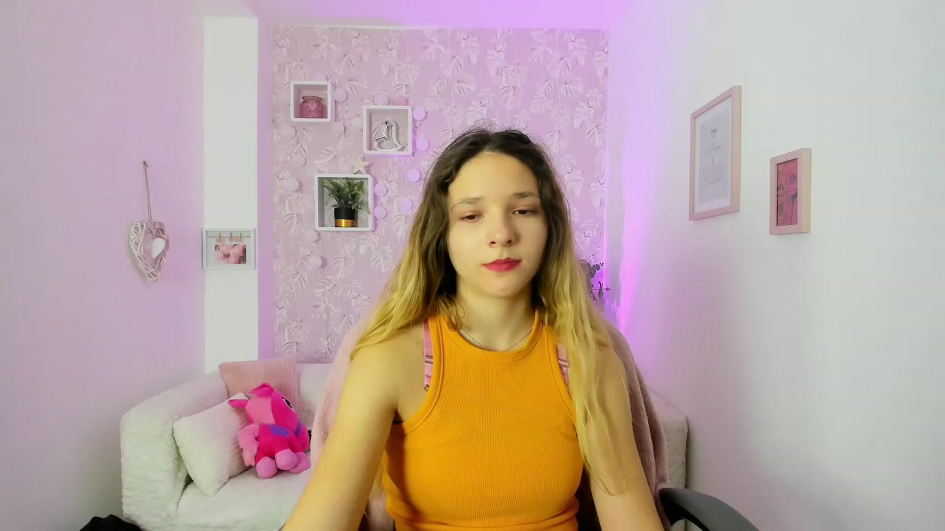 Gallery image thumbnail from Riley_Cutie's myfreecams stream on, 12/21/2022, 12:56 image 1 of 20