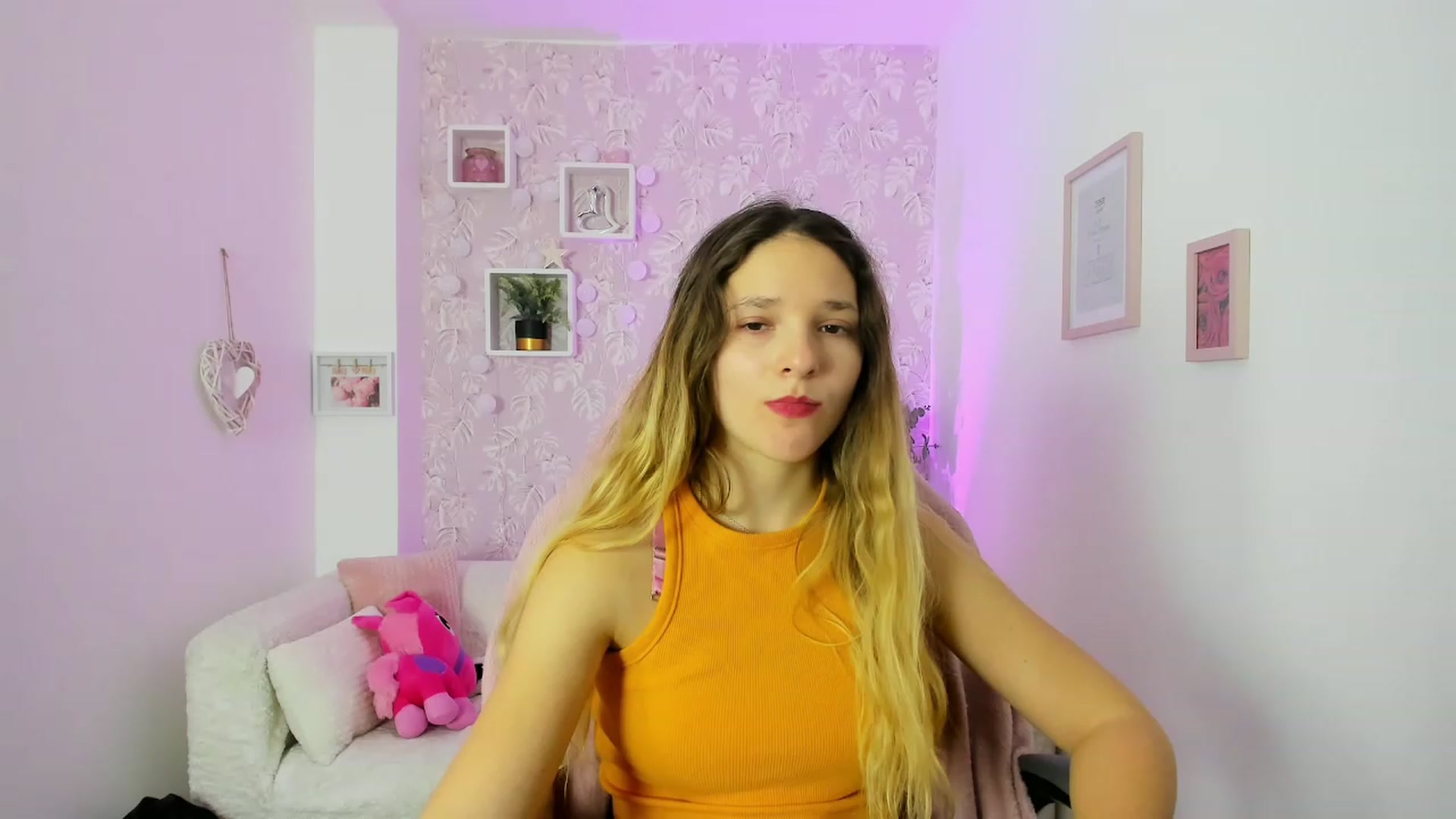 Gallery image thumbnail from Riley_Cutie's myfreecams stream on, 12/21/2022, 12:56 image 2 of 20