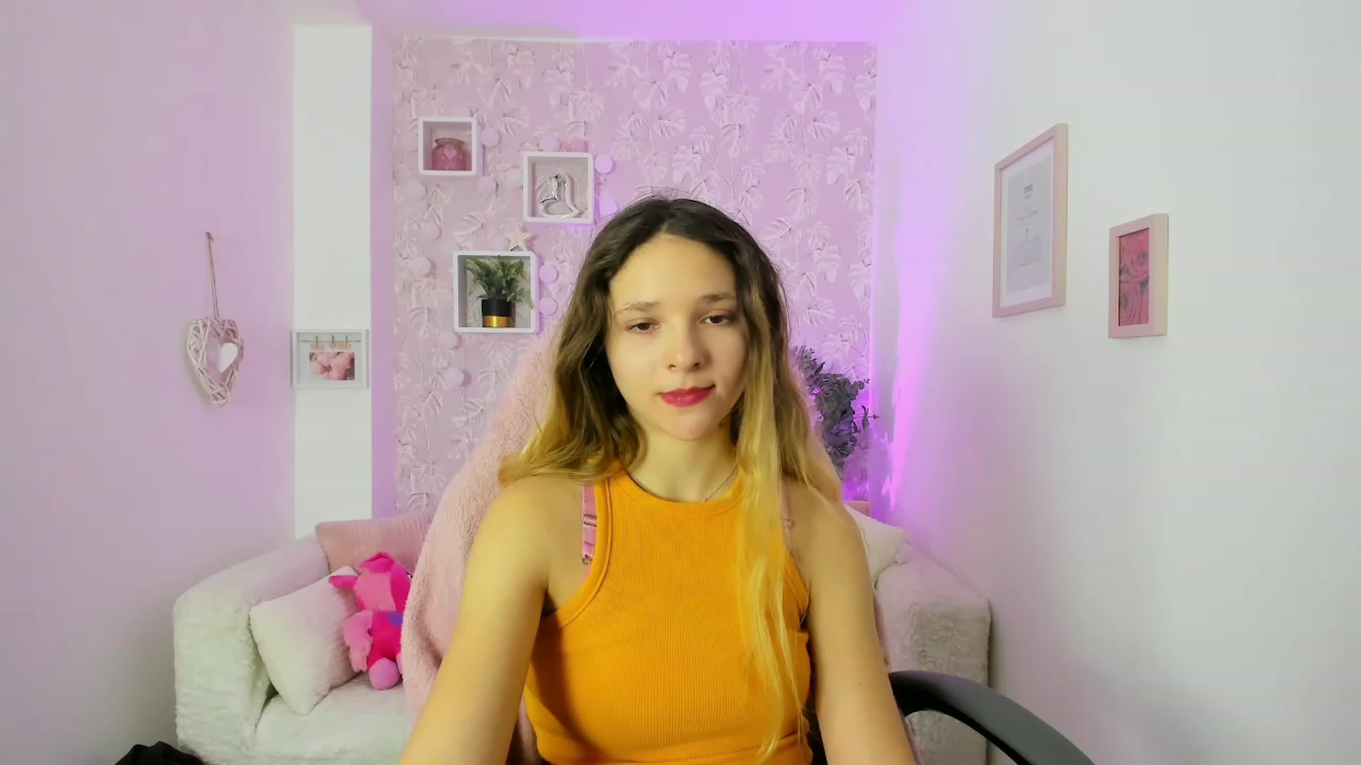 Gallery image thumbnail from Riley_Cutie's myfreecams stream on, 12/21/2022, 12:56 image 20 of 20