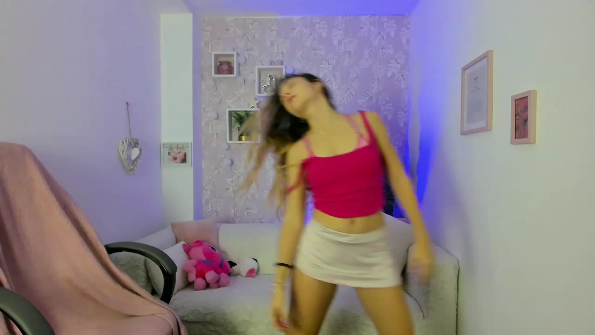 Gallery image thumbnail from Riley_Cutie's myfreecams stream on, 12/22/2022, 11:24 image 7 of 20