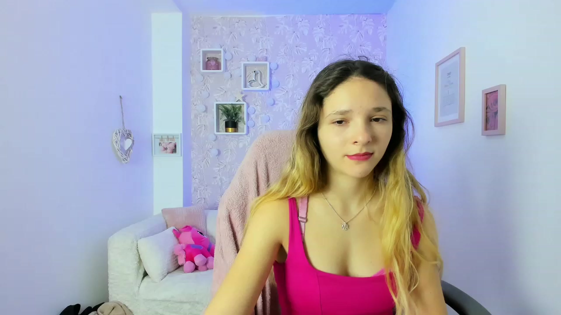 Gallery image thumbnail from Riley_Cutie's myfreecams stream on, 12/22/2022, 11:24 image 2 of 20