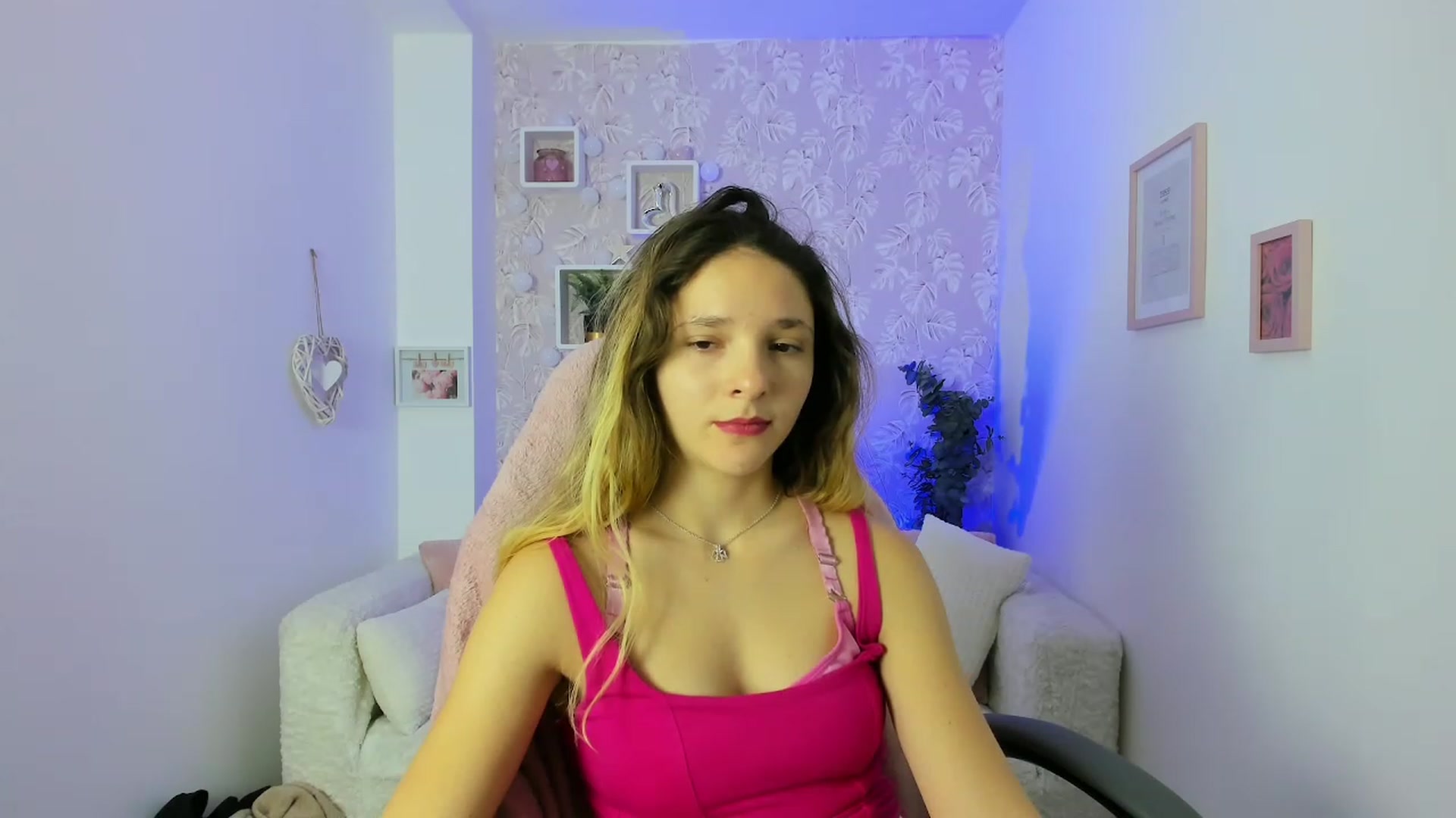Gallery image thumbnail from Riley_Cutie's myfreecams stream on, 12/22/2022, 11:24 image 18 of 20
