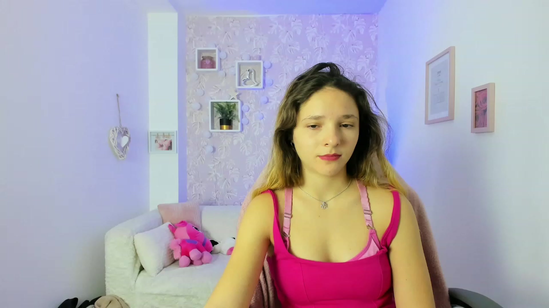 Gallery image thumbnail from Riley_Cutie's myfreecams stream on, 12/22/2022, 11:24 image 16 of 20