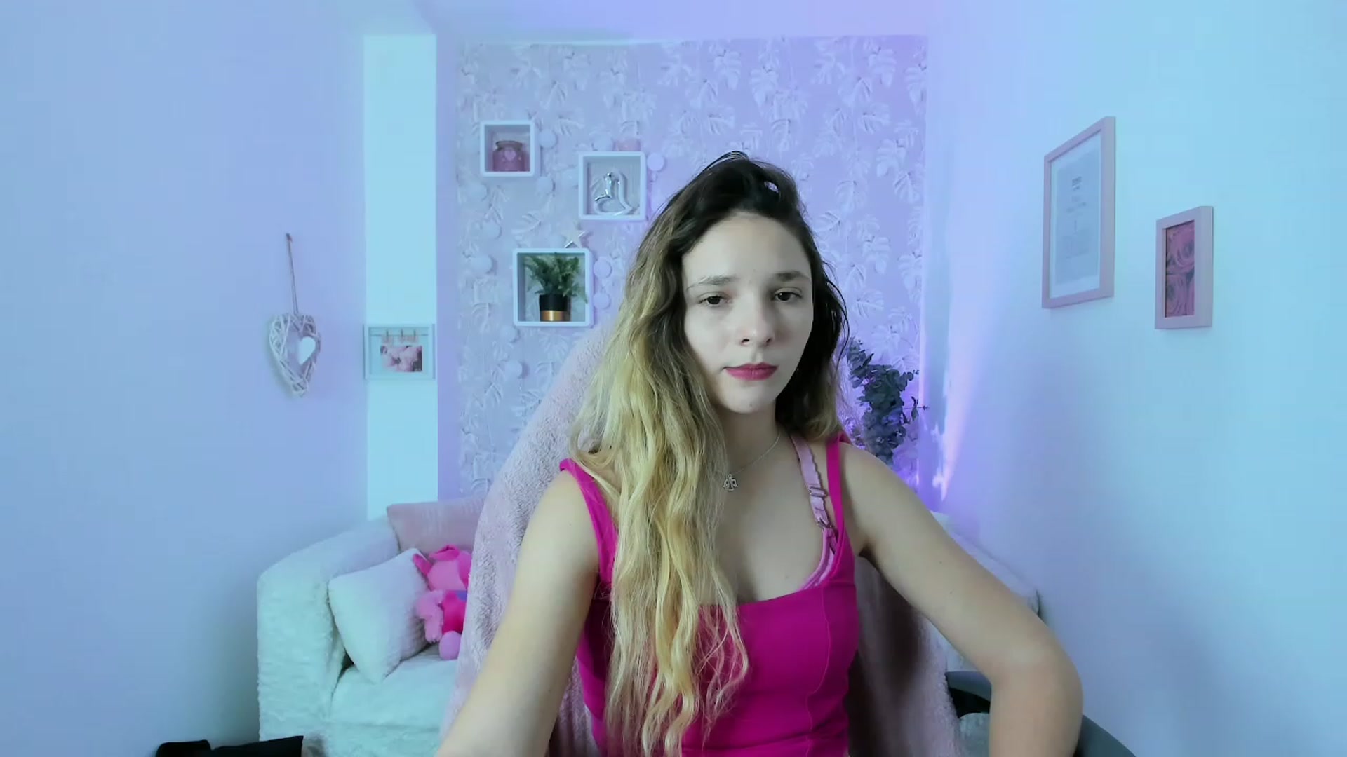 Gallery image thumbnail from Riley_Cutie's myfreecams stream on, 12/22/2022, 13:47 image 4 of 20