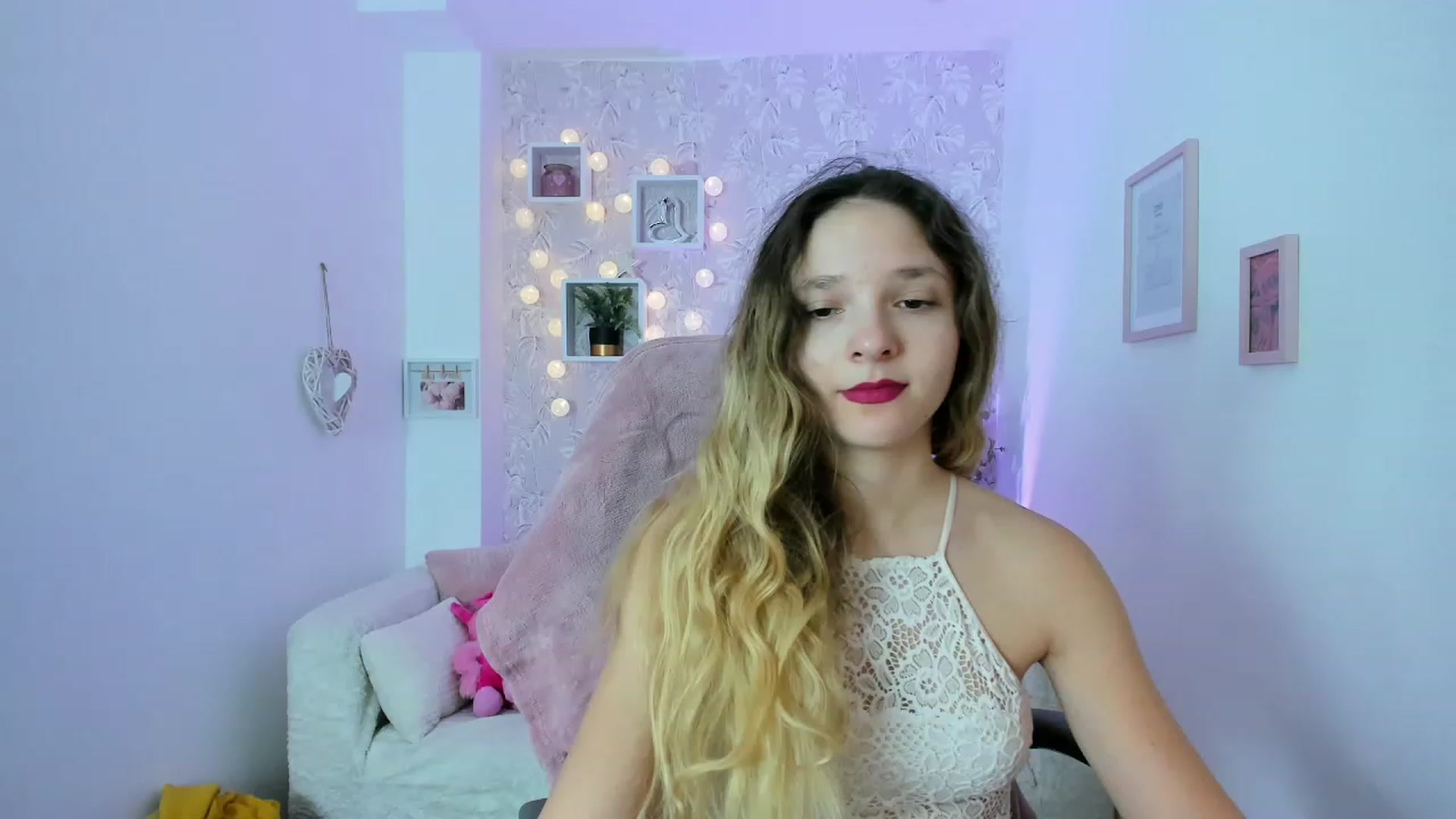 Gallery image thumbnail from Riley_Cutie's myfreecams stream on, 12/29/2022, 10:05 image 15 of 20