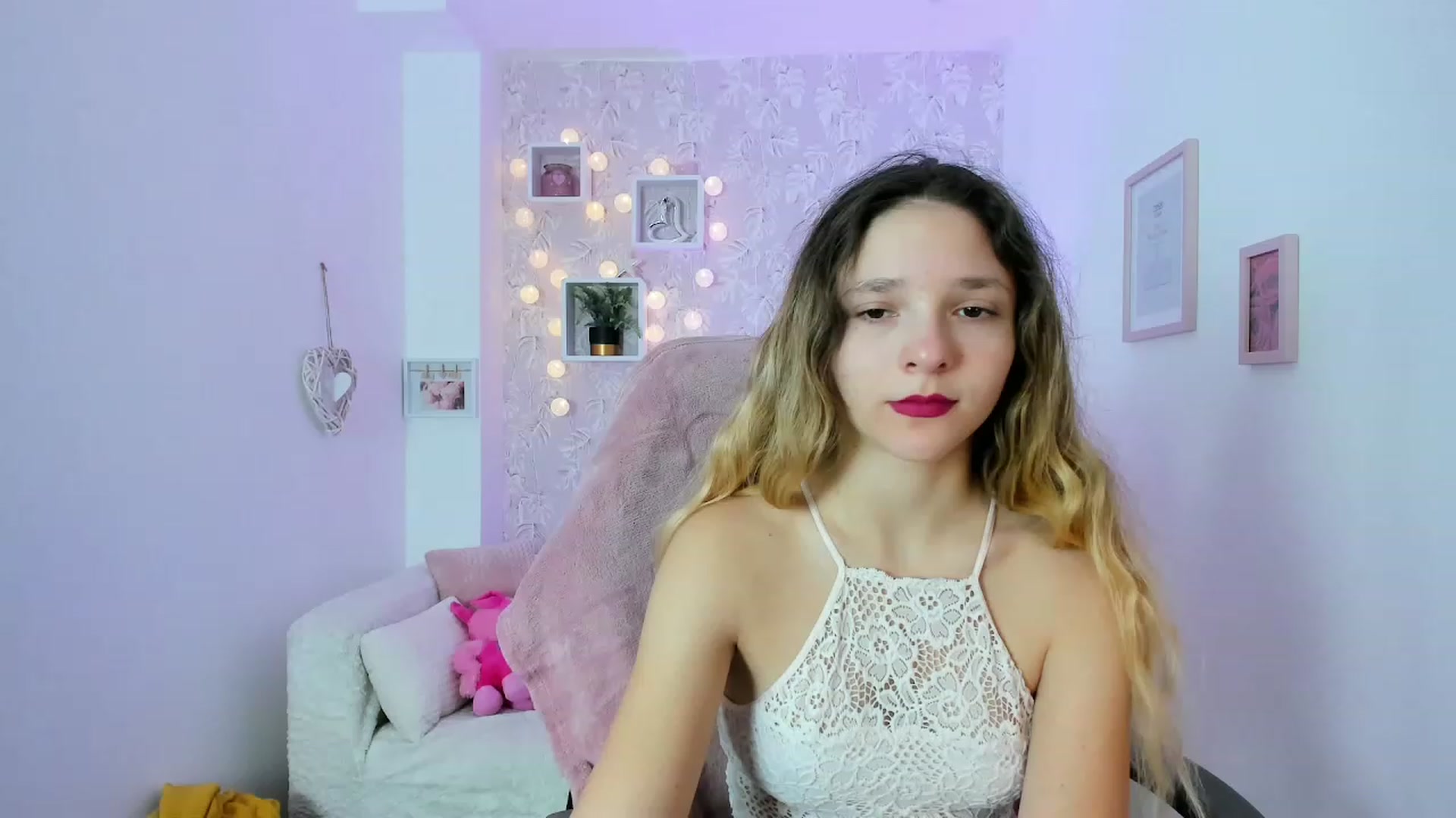 Gallery image thumbnail from Riley_Cutie's myfreecams stream on, 12/29/2022, 10:05 image 13 of 20