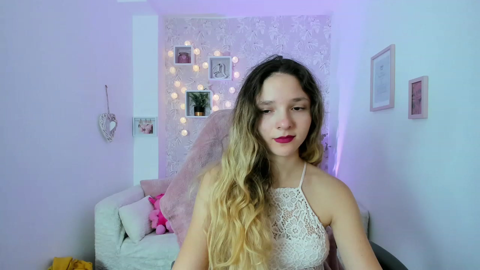 Gallery image thumbnail from Riley_Cutie's myfreecams stream on, 12/29/2022, 10:05 image 18 of 20