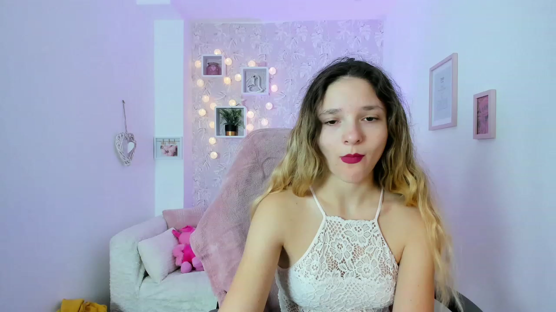 Gallery image thumbnail from Riley_Cutie's myfreecams stream on, 12/29/2022, 10:05 image 14 of 20
