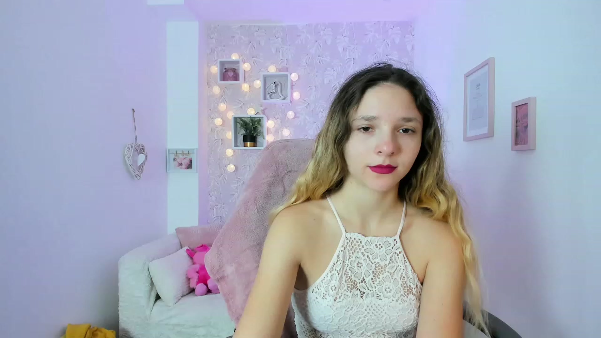 Gallery image thumbnail from Riley_Cutie's myfreecams stream on, 12/29/2022, 10:05 image 8 of 20