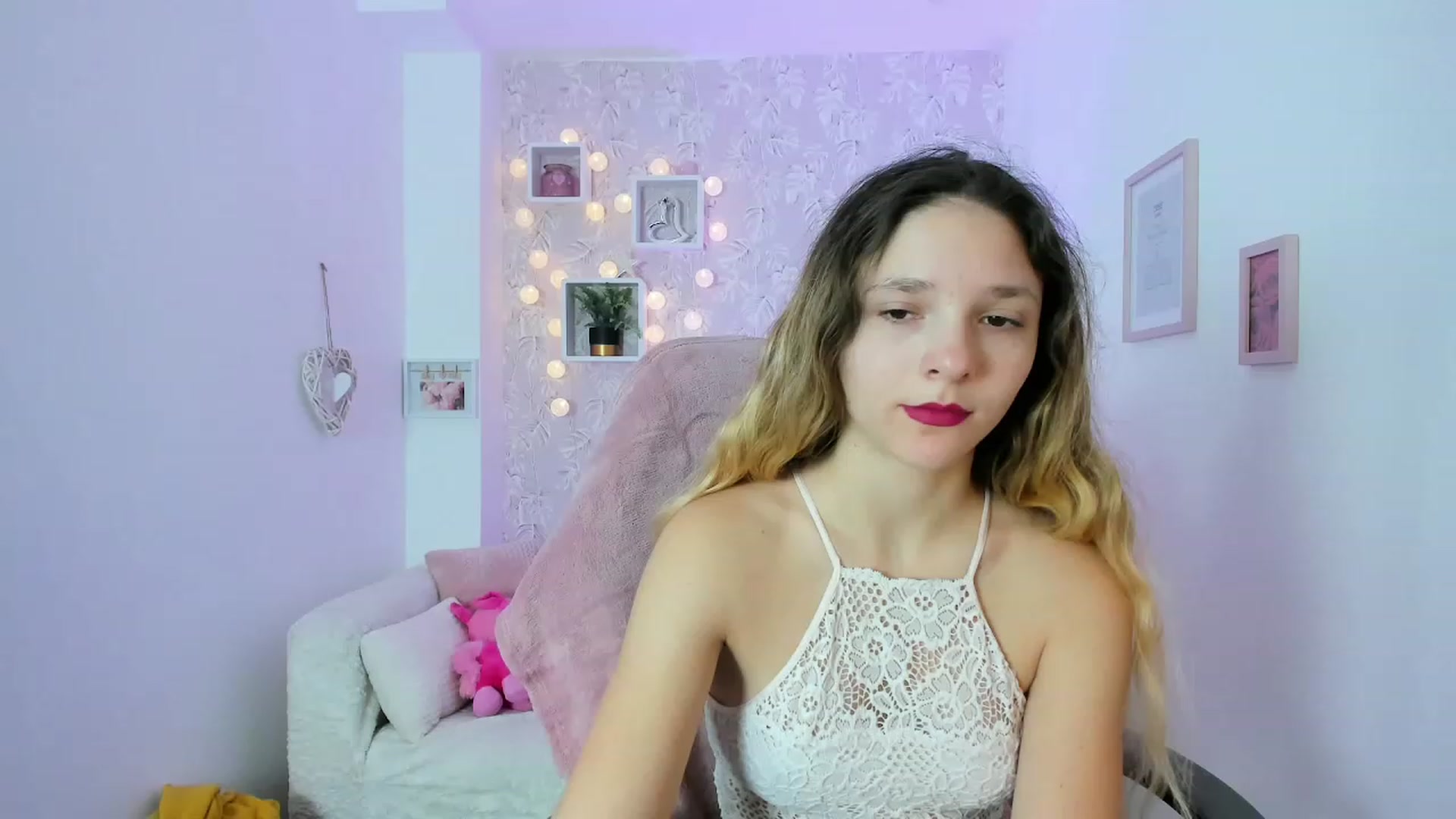 Gallery image thumbnail from Riley_Cutie's myfreecams stream on, 12/29/2022, 10:05 image 7 of 20