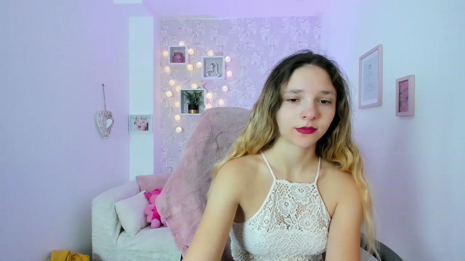 Gallery image thumbnail from Riley_Cutie's myfreecams stream on, 12/29/2022, 10:05 image 9 of 20