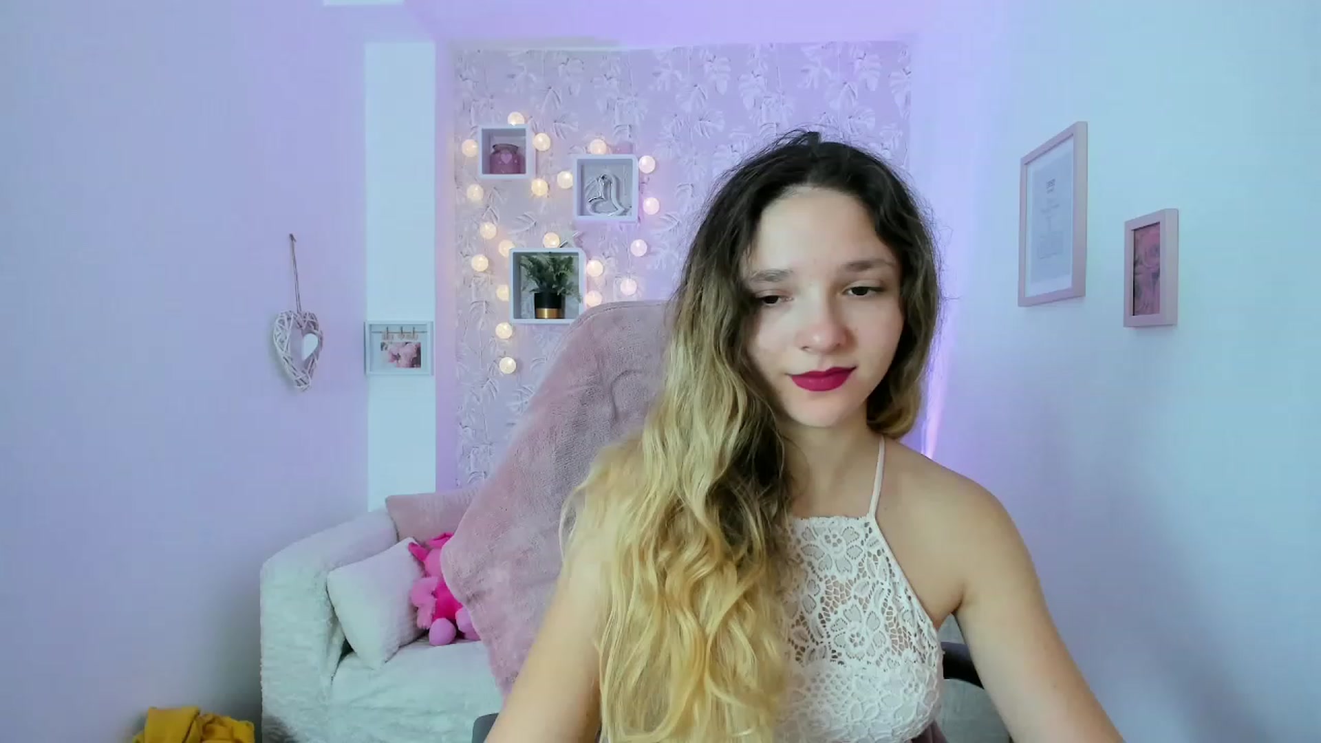 Gallery image thumbnail from Riley_Cutie's myfreecams stream on, 12/29/2022, 10:05 image 17 of 20