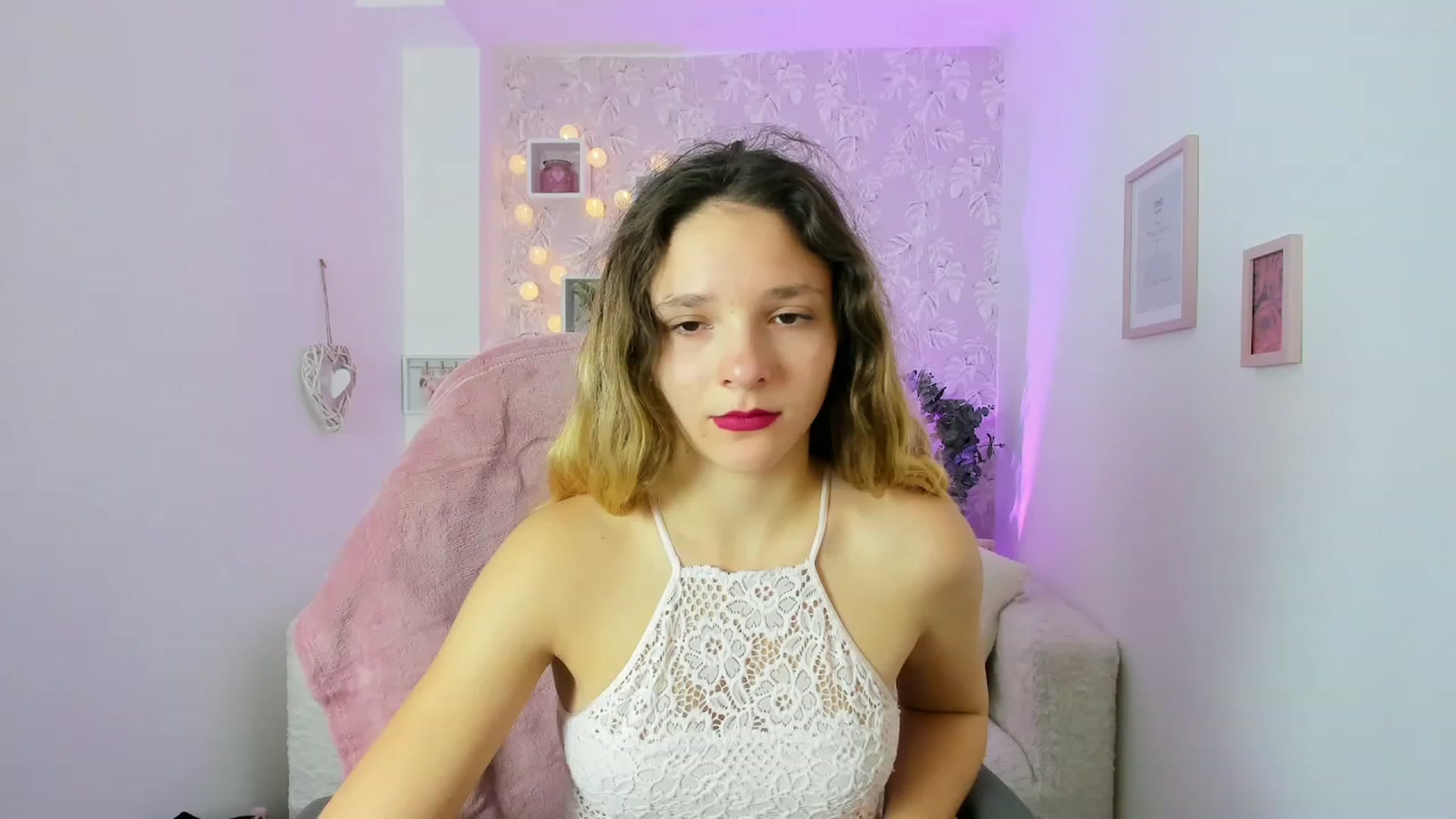 Gallery image thumbnail from Riley_Cutie's myfreecams stream on, 12/29/2022, 11:43 image 16 of 20