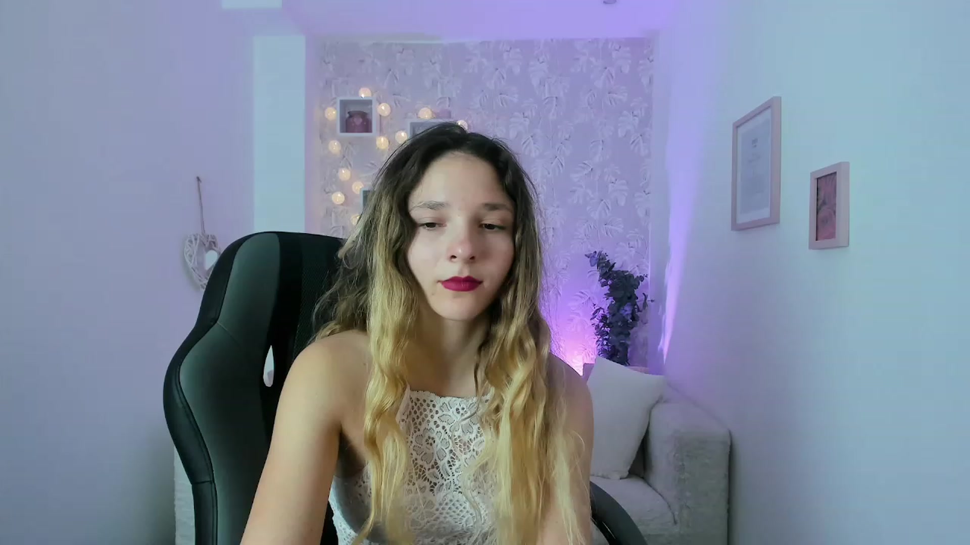 Gallery image thumbnail from Riley_Cutie's myfreecams stream on, 12/29/2022, 12:39 image 3 of 20