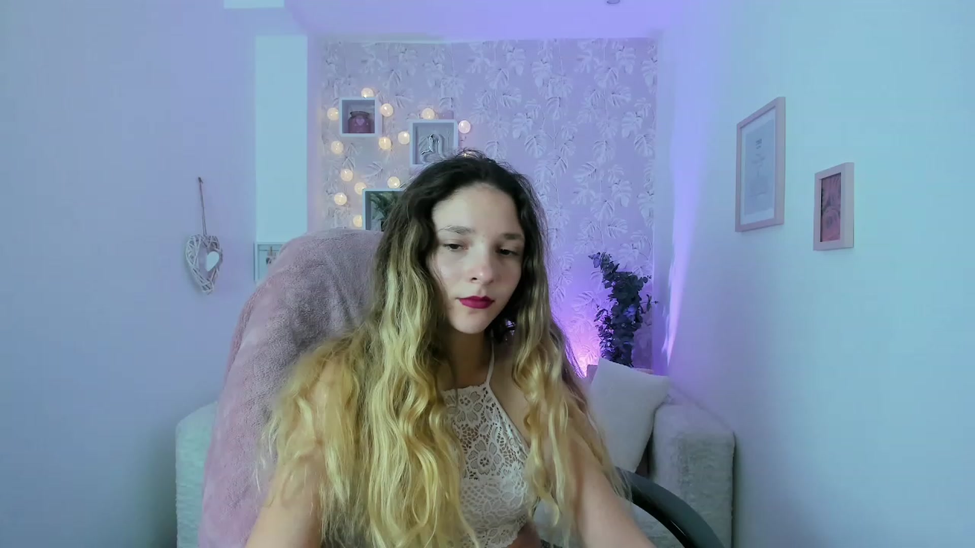Gallery image thumbnail from Riley_Cutie's myfreecams stream on, 12/29/2022, 13:49 image 6 of 20
