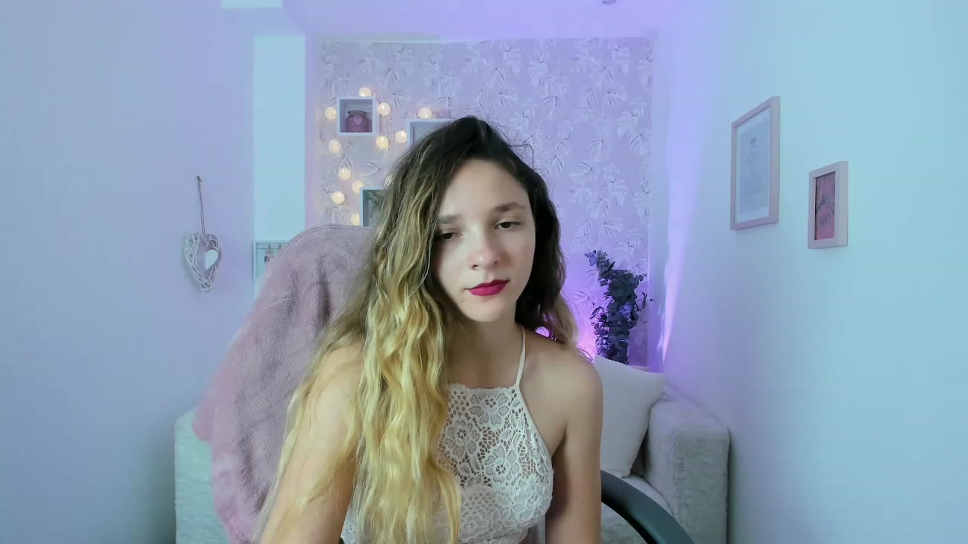 Gallery image thumbnail from Riley_Cutie's myfreecams stream on, 12/29/2022, 13:49 image 18 of 20