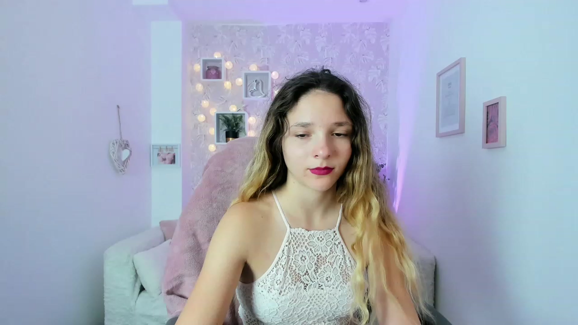 Gallery image thumbnail from Riley_Cutie's myfreecams stream on, 12/29/2022, 13:49 image 1 of 20