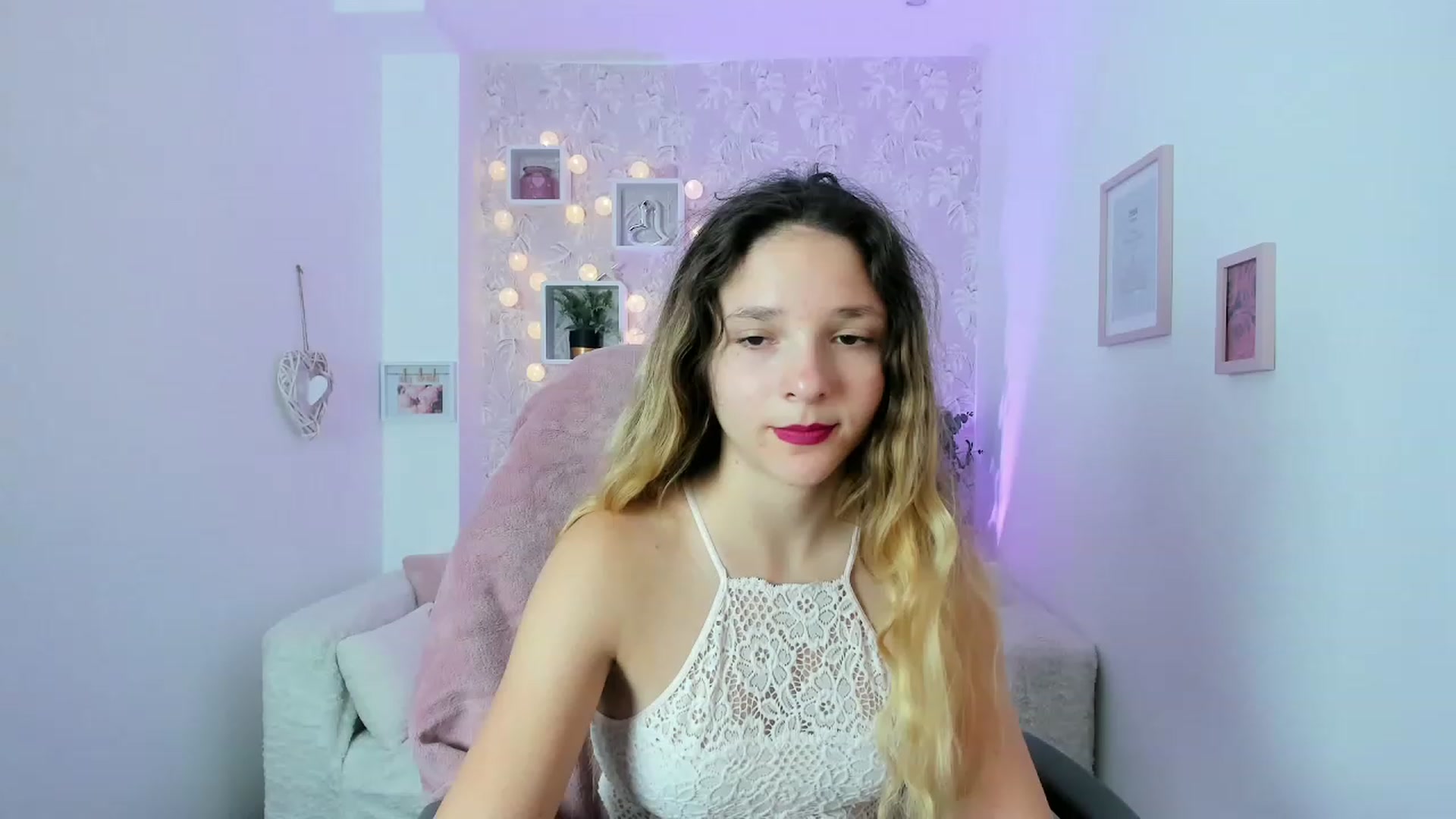 Gallery image thumbnail from Riley_Cutie's myfreecams stream on, 12/29/2022, 13:49 image 3 of 20