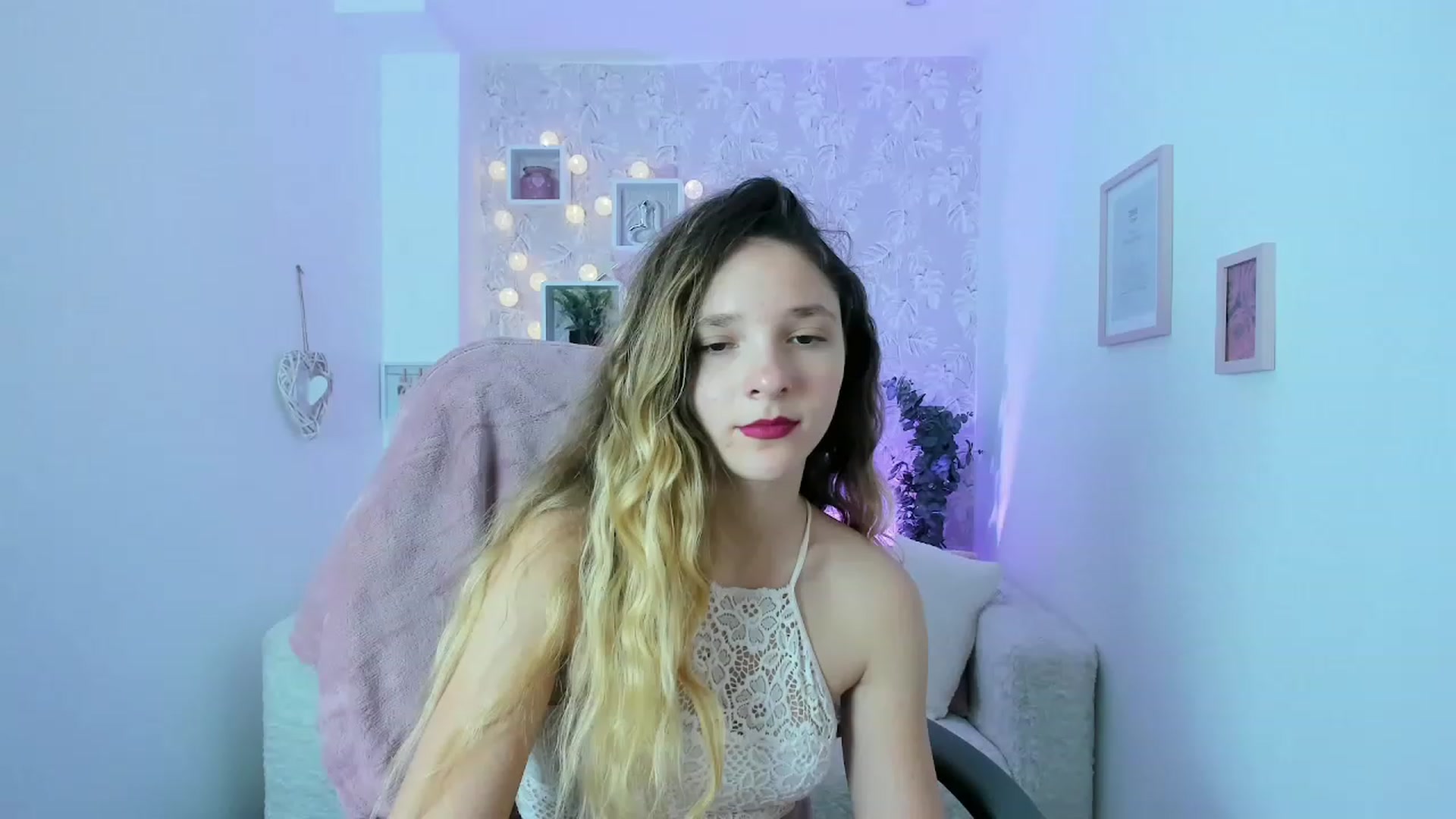 Gallery image thumbnail from Riley_Cutie's myfreecams stream on, 12/29/2022, 13:49 image 17 of 20