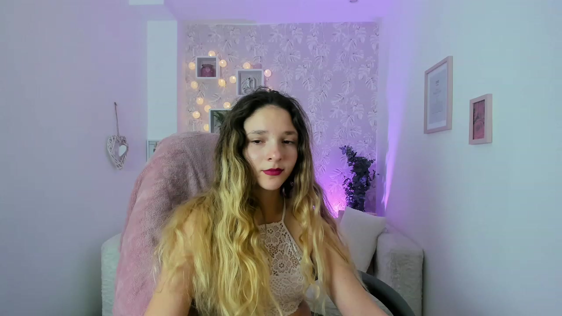 Gallery image thumbnail from Riley_Cutie's myfreecams stream on, 12/29/2022, 13:49 image 7 of 20