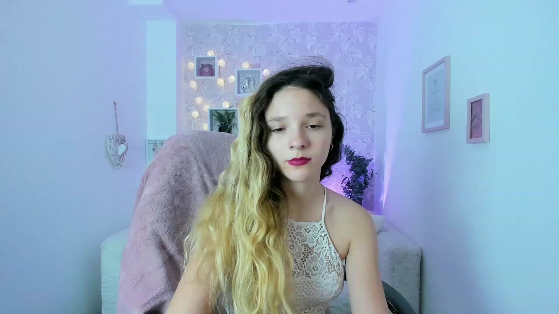 Gallery image thumbnail from Riley_Cutie's myfreecams stream on, 12/29/2022, 13:49 image 5 of 20