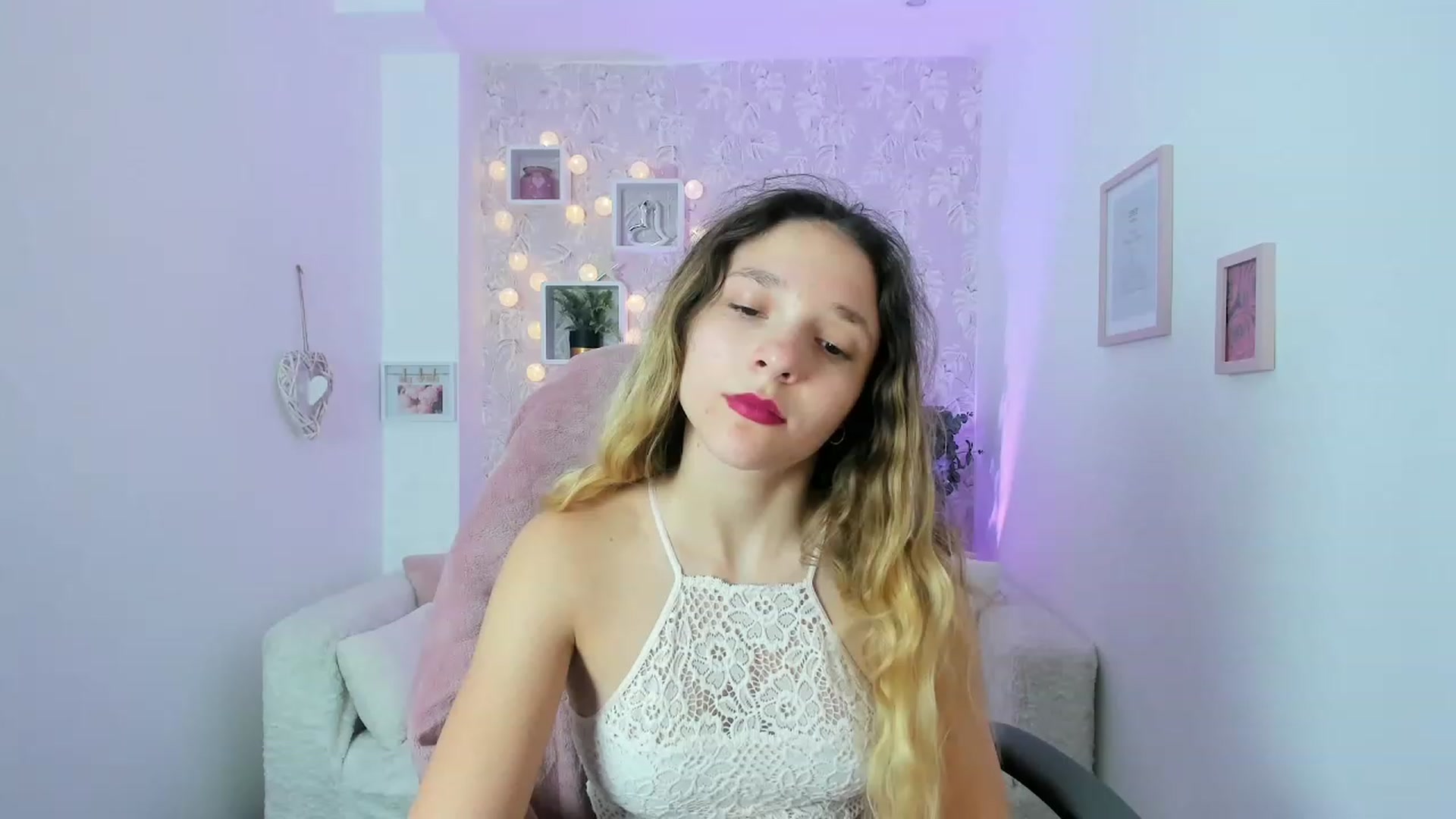 Gallery image thumbnail from Riley_Cutie's myfreecams stream on, 12/29/2022, 13:49 image 4 of 20