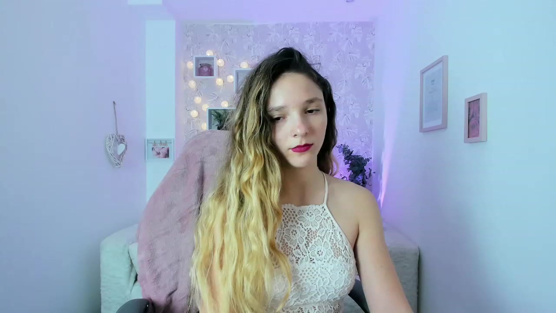 Gallery image thumbnail from Riley_Cutie's myfreecams stream on, 12/29/2022, 13:49 image 14 of 20