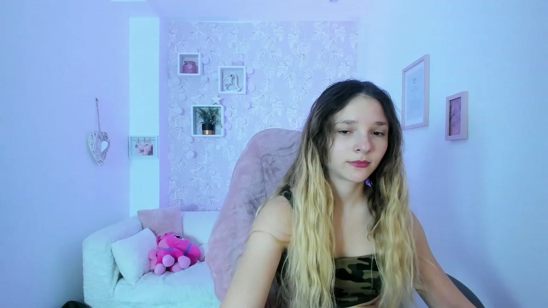 Gallery image thumbnail from Riley_Cutie's myfreecams stream on, 12/30/2022, 13:50 image 2 of 20