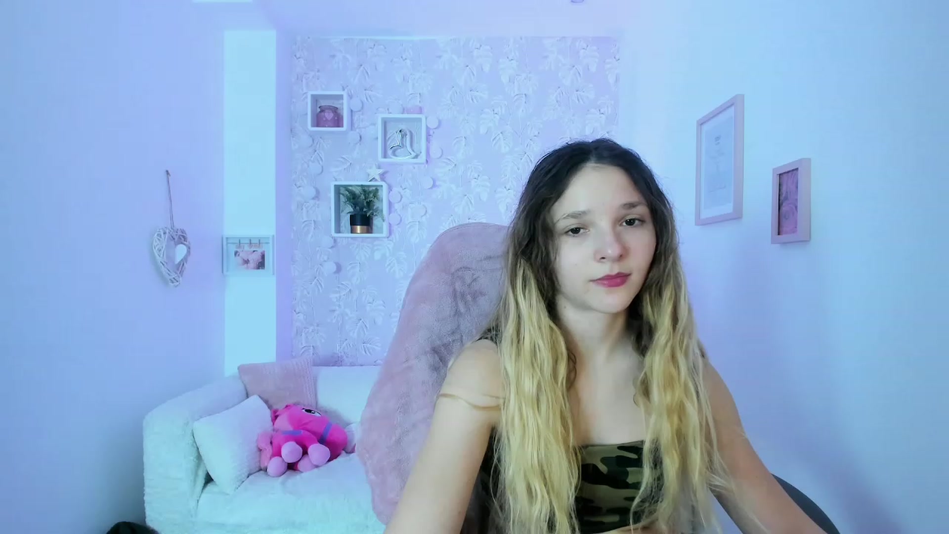 Gallery image thumbnail from Riley_Cutie's myfreecams stream on, 12/30/2022, 13:50 image 3 of 20