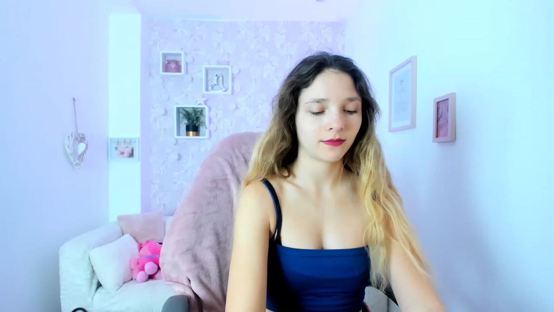 Gallery image thumbnail from Riley_Cutie's myfreecams stream on, 12/31/2022, 09:26 image 11 of 20