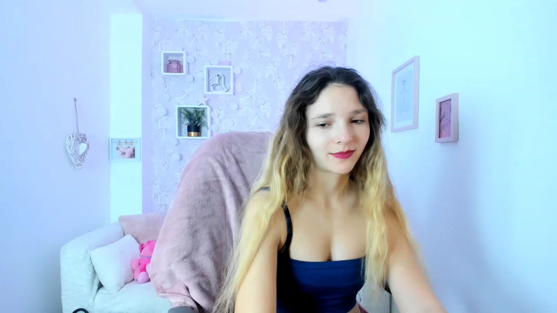 Gallery image thumbnail from Riley_Cutie's myfreecams stream on, 12/31/2022, 09:26 image 12 of 20