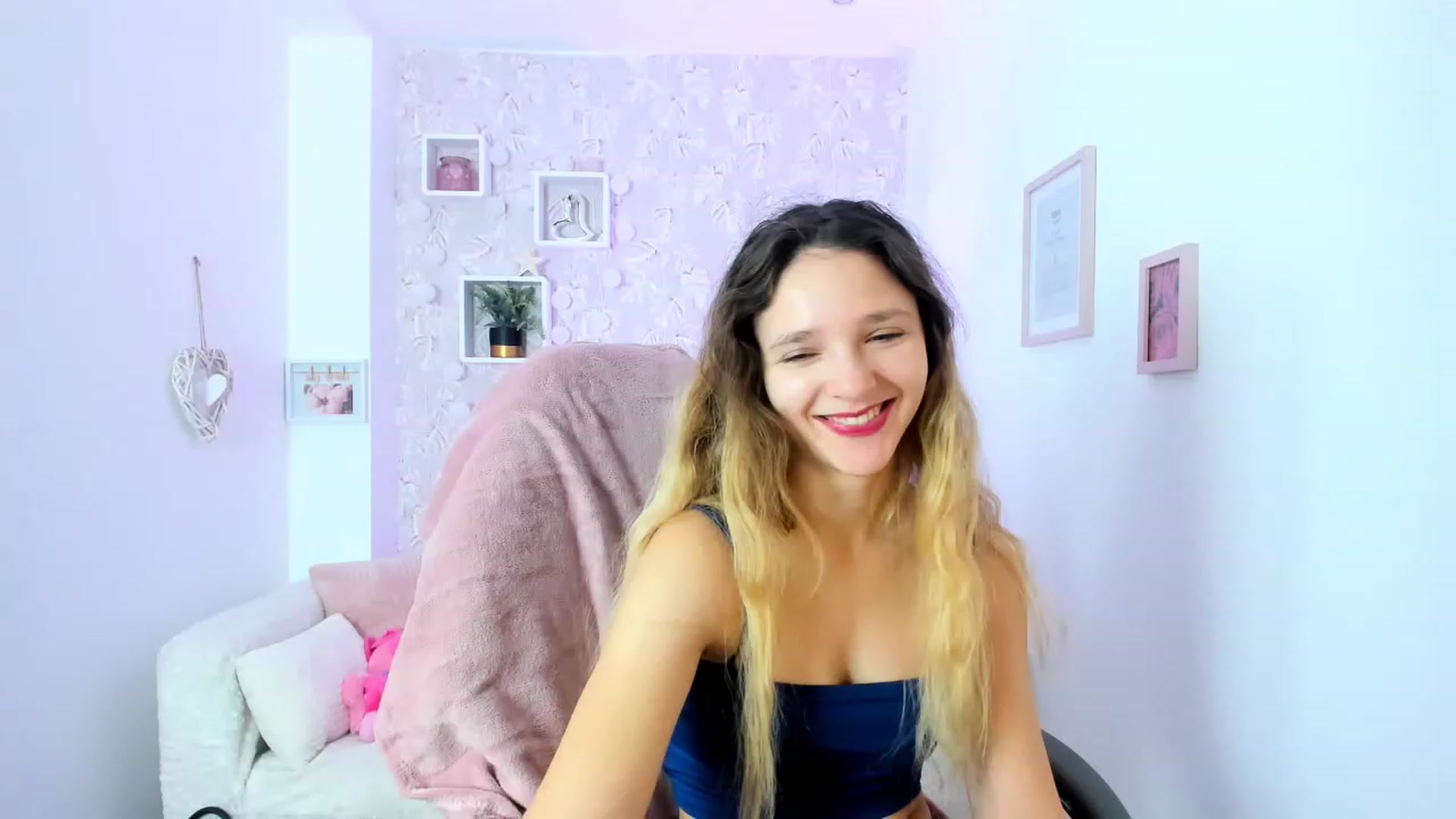 Gallery image thumbnail from Riley_Cutie's myfreecams stream on, 12/31/2022, 09:26 image 15 of 20