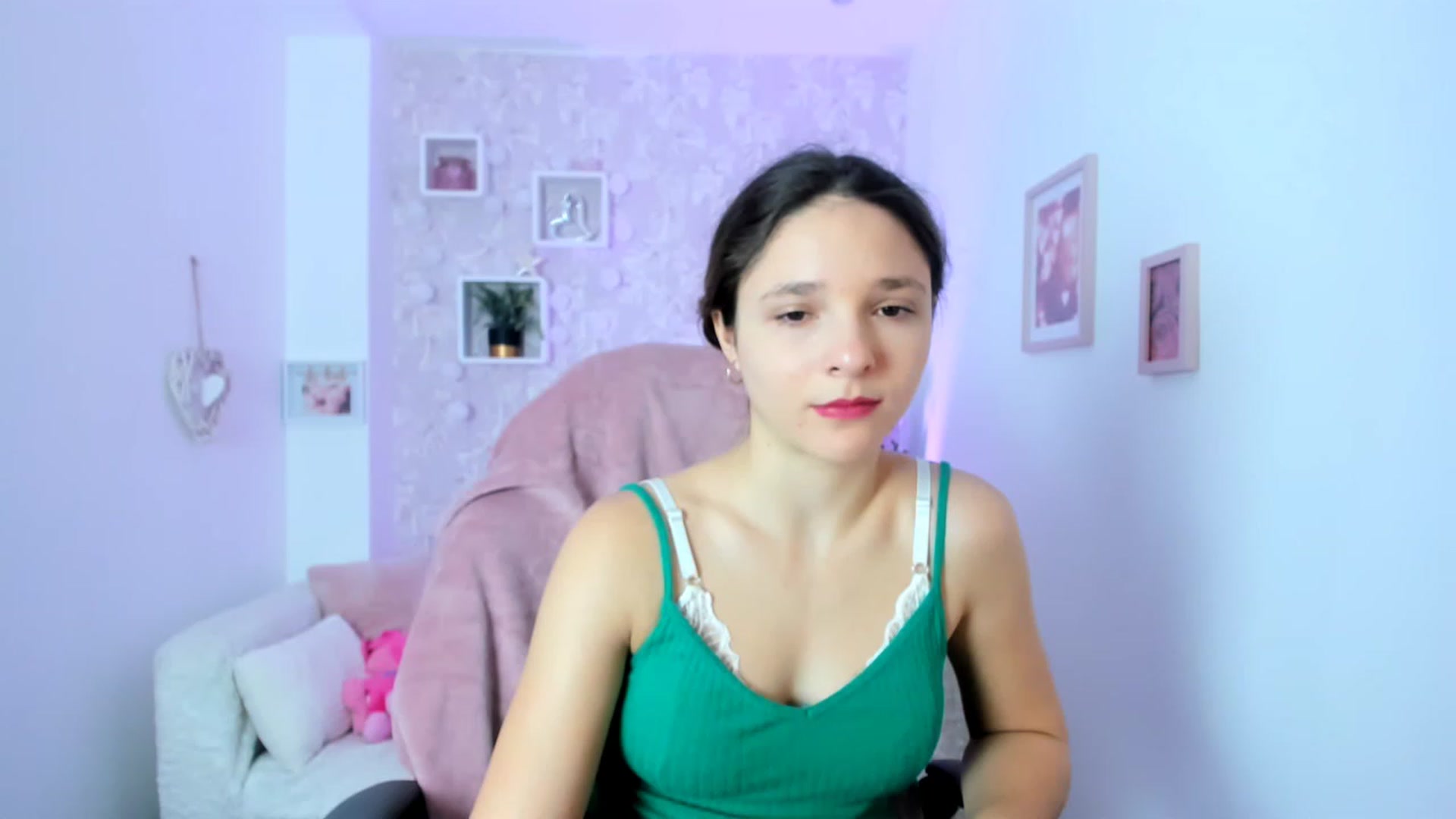 Gallery image thumbnail from Riley_Cutie's myfreecams stream on, 01/03/2023, 09:48 image 9 of 20
