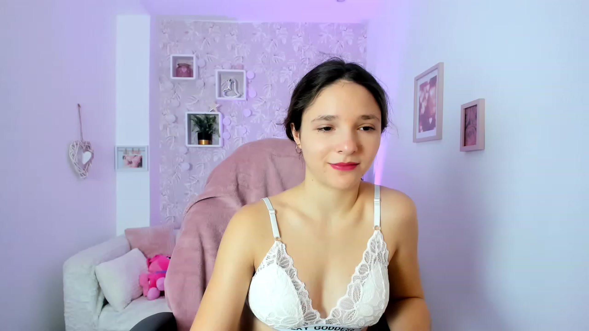 Gallery image thumbnail from Riley_Cutie's myfreecams stream on, 01/03/2023, 09:48 image 11 of 20