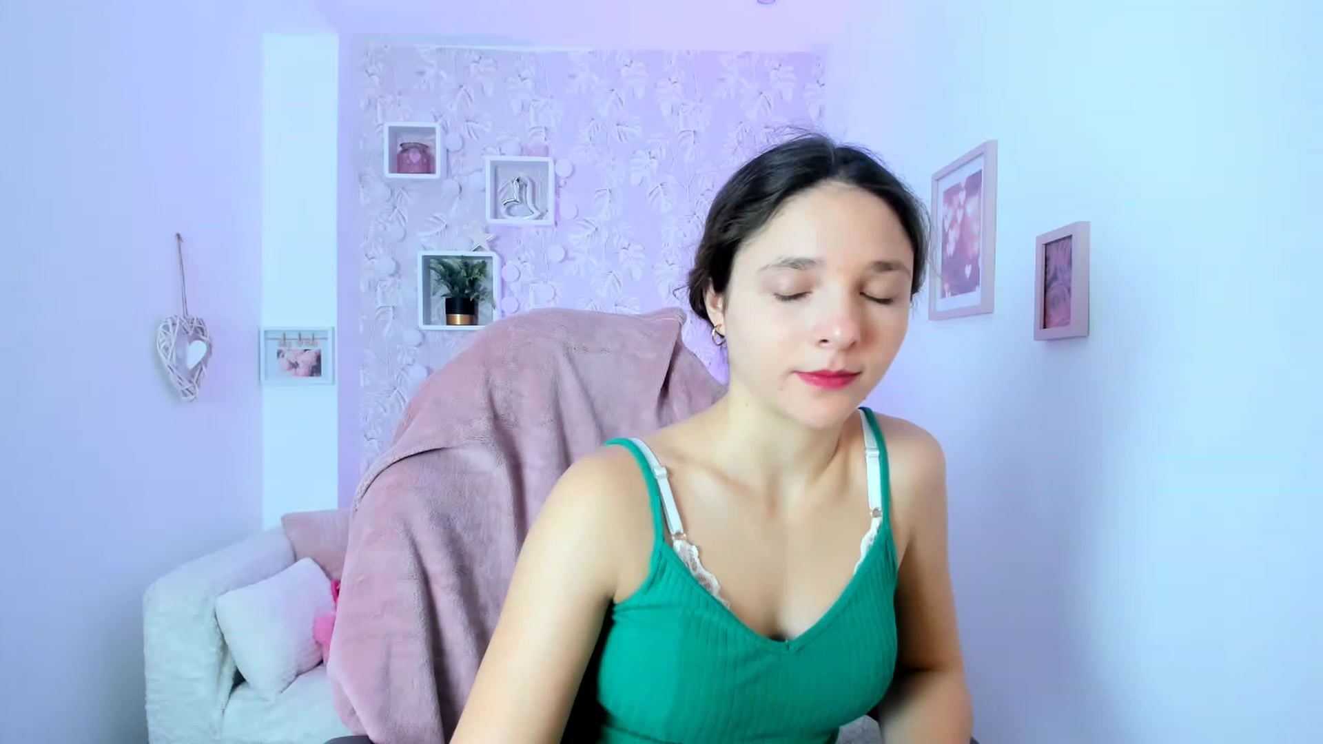 Gallery image thumbnail from Riley_Cutie's myfreecams stream on, 01/03/2023, 09:48 image 20 of 20