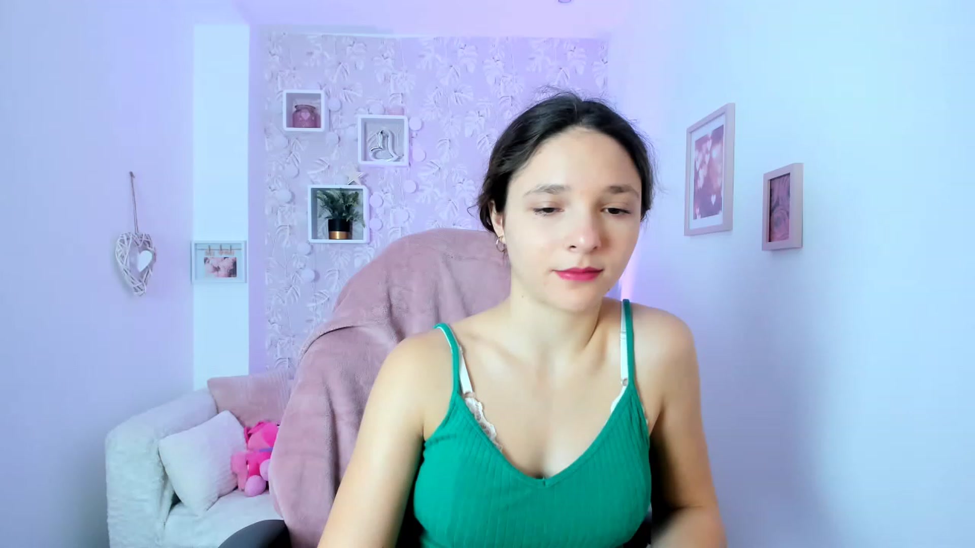 Gallery image thumbnail from Riley_Cutie's myfreecams stream on, 01/03/2023, 09:48 image 13 of 20