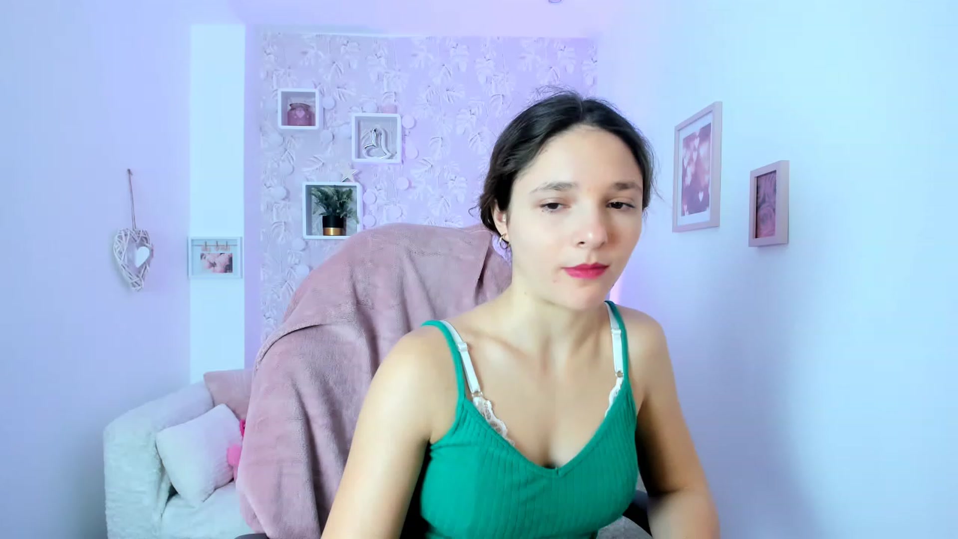 Gallery image thumbnail from Riley_Cutie's myfreecams stream on, 01/03/2023, 09:48 image 18 of 20